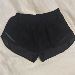 lululemon athletica Hotty Hot Low-Rise Lined Short 2.5"